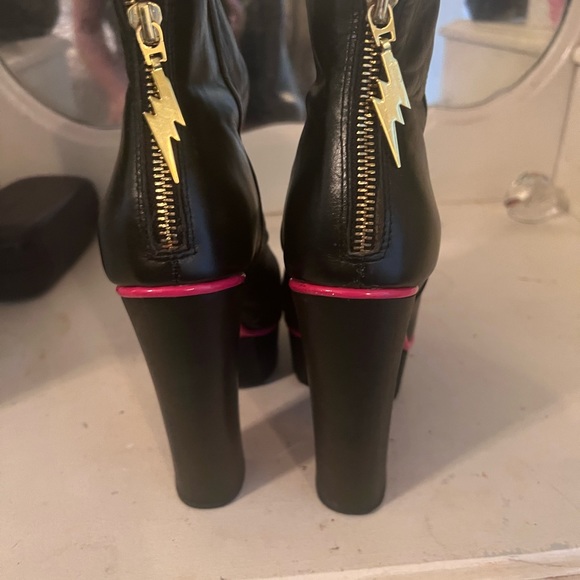 Super cute Betsey Johnson booties leather - Picture 2 of 3